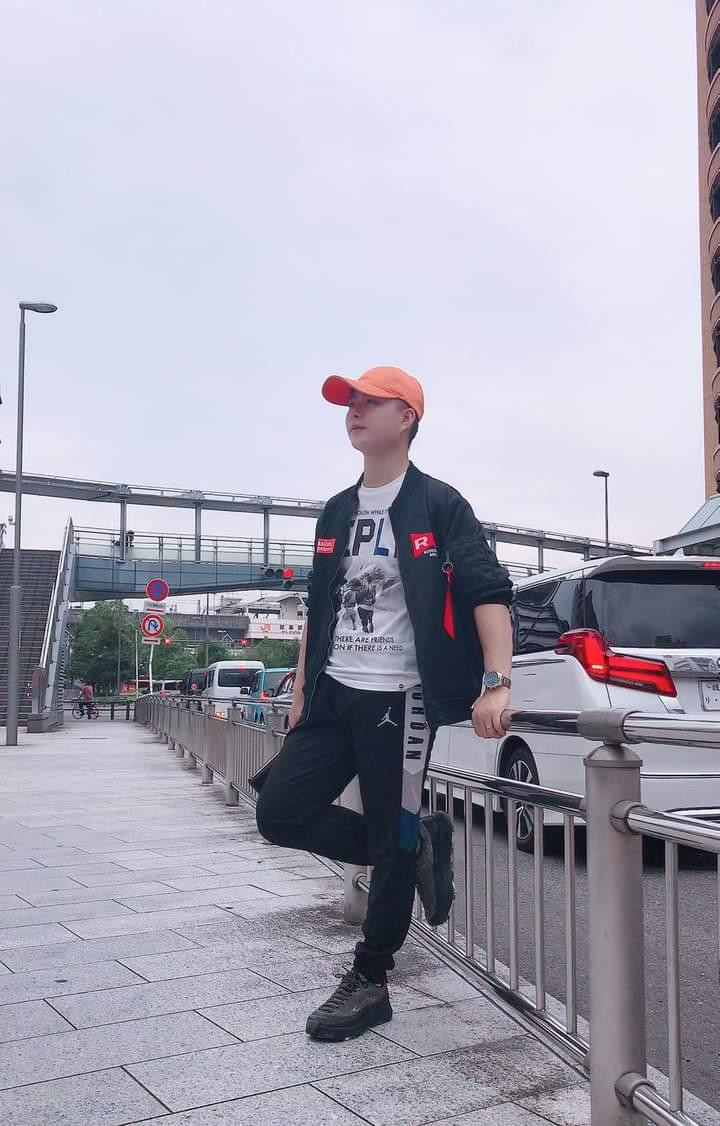 Xuân Long hiện đang sinh sống, học tập và làm việc tại Nhật Bản. Xuân Long hiện đang sinh sống, học tập và làm việc tại Nhật Bản.