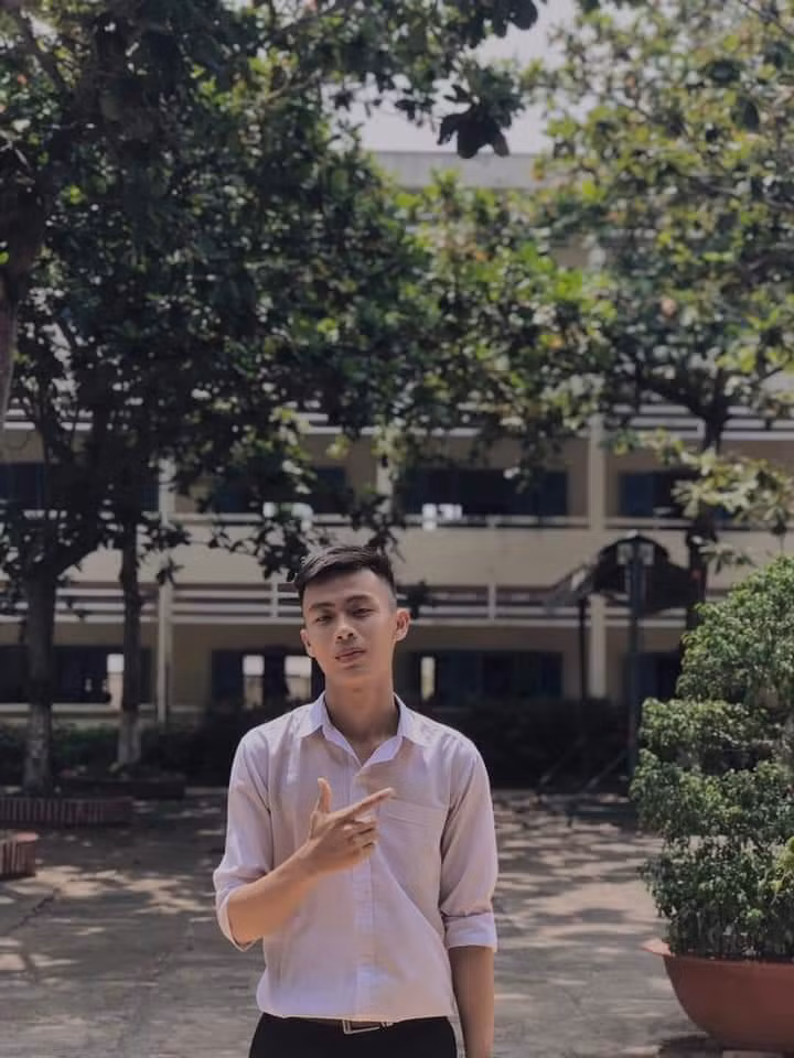 Thành Đạt là 1 trong 2 thí sinh thủ khoa khối C00 của tỉnh Bình Thuận trong kỳ thi tốt nghiệp THPT QG 2021. Thành Đạt là 1 trong 2 thí sinh thủ khoa khối C00 của tỉnh Bình Thuận trong kỳ thi tốt nghiệp THPT QG 2021.
