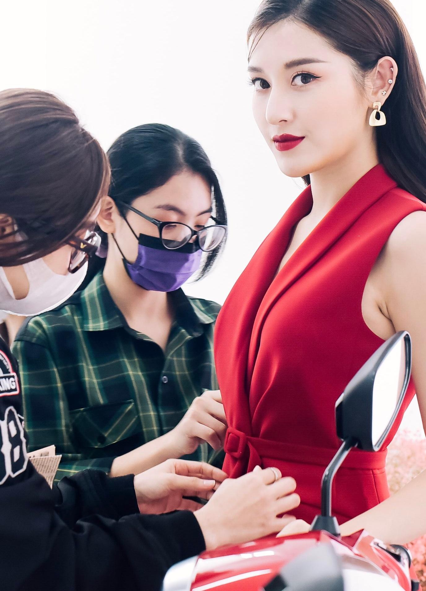 Thủy ngày càng khẳng định được bản thân và từng làm việc với nhiều cái tên nổi tiếng như Á hậu Huyền My Thủy ngày càng khẳng định được bản thân và từng làm việc với nhiều cái tên nổi tiếng như Á hậu Huyền My