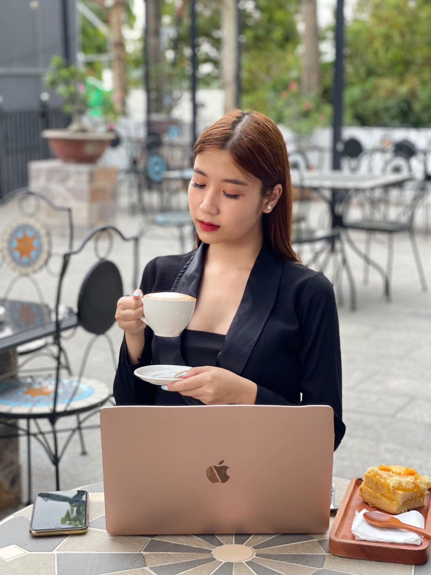 Phan Thị Tuyết Hạnh- Sinh viên Đại học Quốc tế Hồng Bàng Phan Thị Tuyết Hạnh- Sinh viên Đại học Quốc tế Hồng Bàng