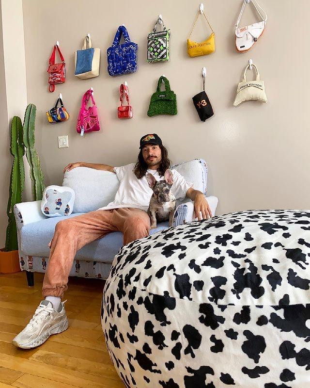 Peder Cho được biết đến là một nhà thiết kế thời trang