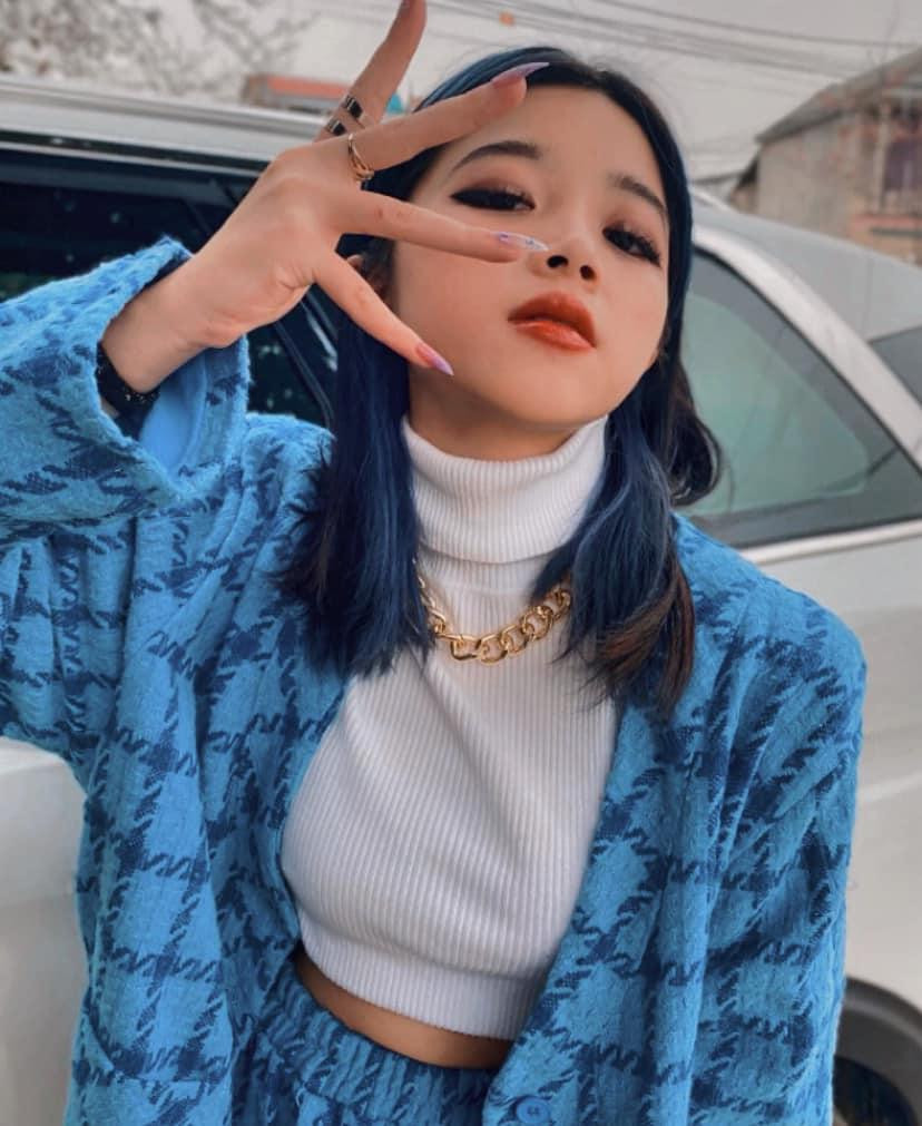 Vương Khánh Ly bén duyên với công việc mẫu ảnh từ năm 17 tuổi.