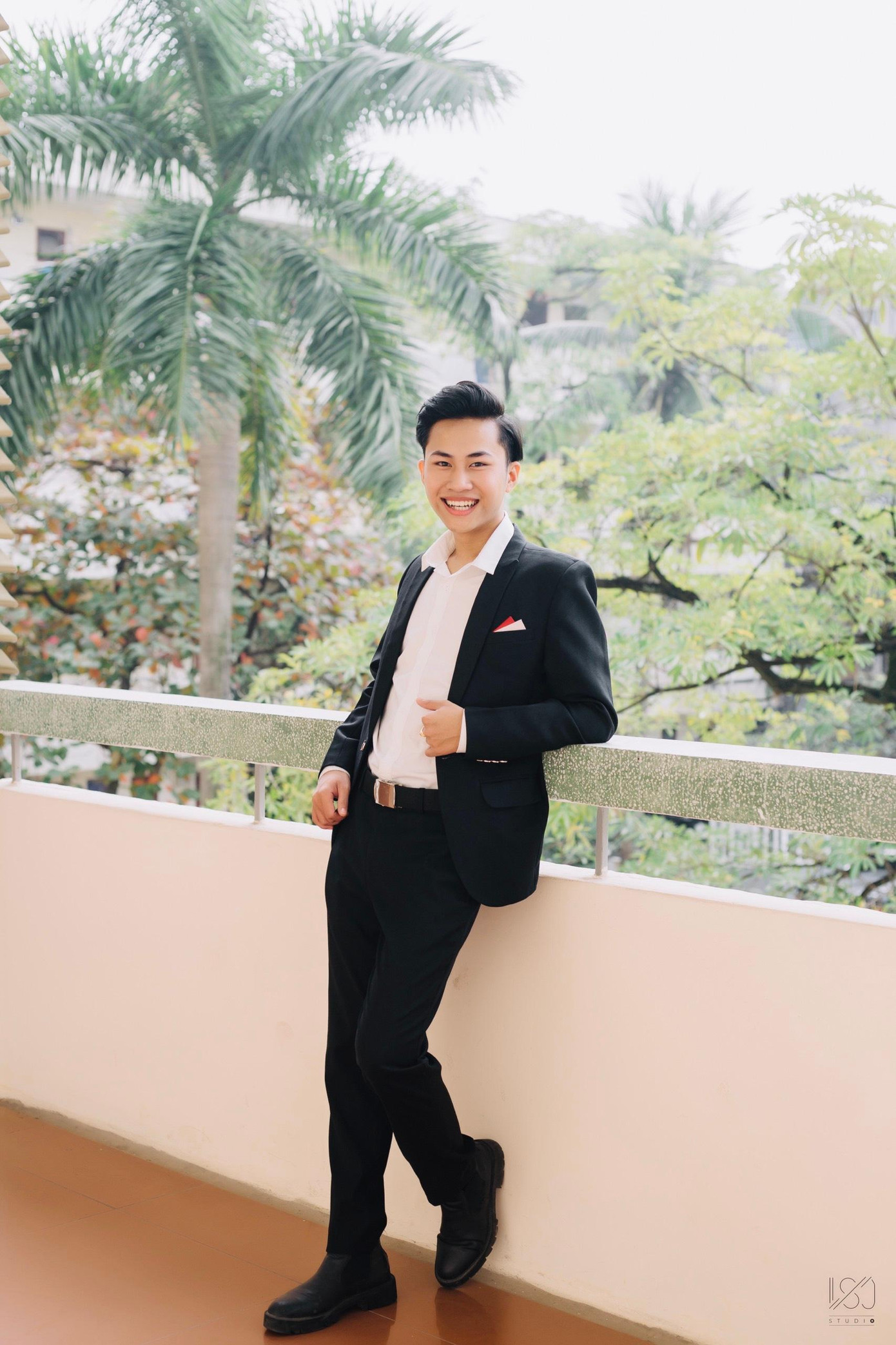 Hiếu luôn chủ động, tận tâm, dốc hết sức mình trong các hoạt động của Đoàn – Hội. Hiếu luôn chủ động, tận tâm, dốc hết sức mình trong các hoạt động của Đoàn – Hội.