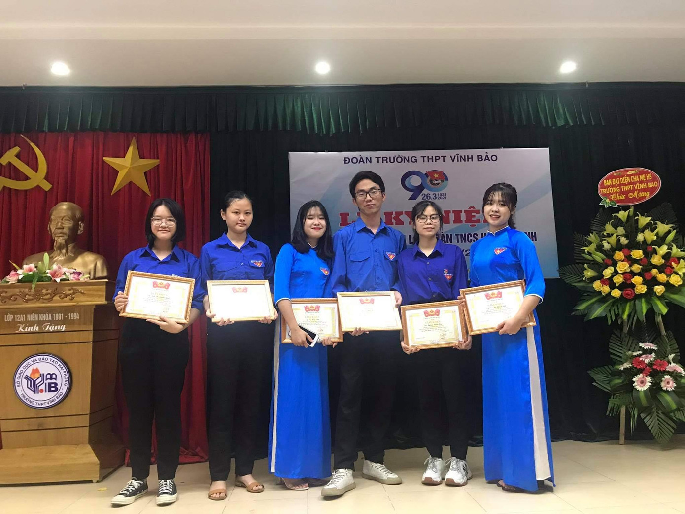 CLB được Bí thư Huyện Đoàn tặng Giấy khen với thành tích xuất sắc trong công tác Đoàn và phong trào thanh niên. CLB được Bí thư Huyện Đoàn tặng Giấy khen với thành tích xuất sắc trong công tác Đoàn và phong trào thanh niên.