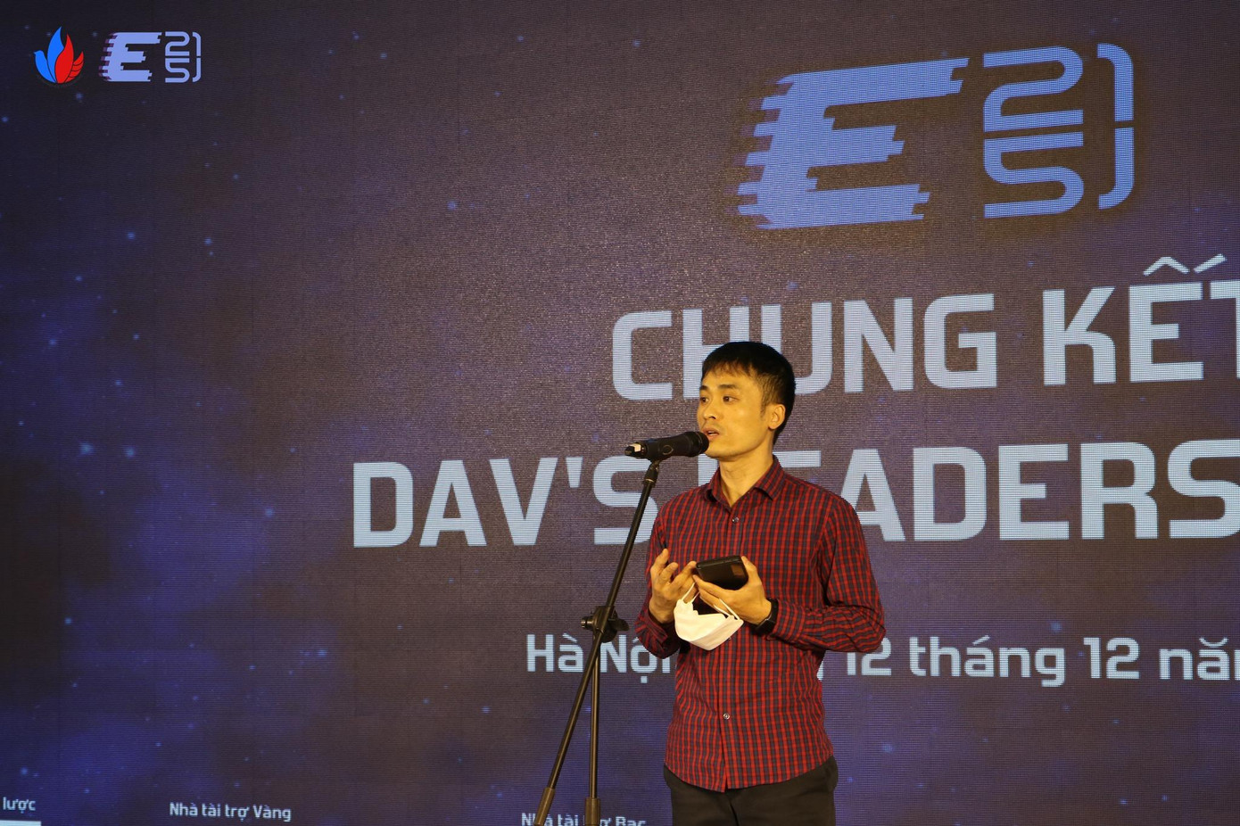 Thầy Nguyễn Tuấn Hiệp - Chủ tịch HSV Học viện Ngoại giao, Phó trưởng phòng CTCT &amp; QLSV phát biểu khai mạc (Ảnh: BTC).