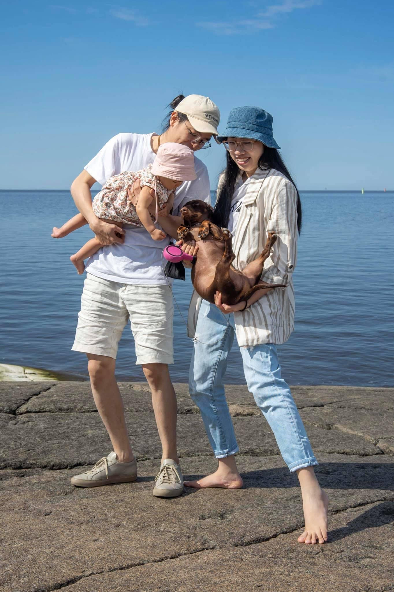 Do tình hình dịch bệnh căng thẳng nên 2 năm nay Vince chưa thể về Việt Nam thăm gia đình. Do tình hình dịch bệnh căng thẳng nên 2 năm nay Vince chưa thể về Việt Nam thăm gia đình.