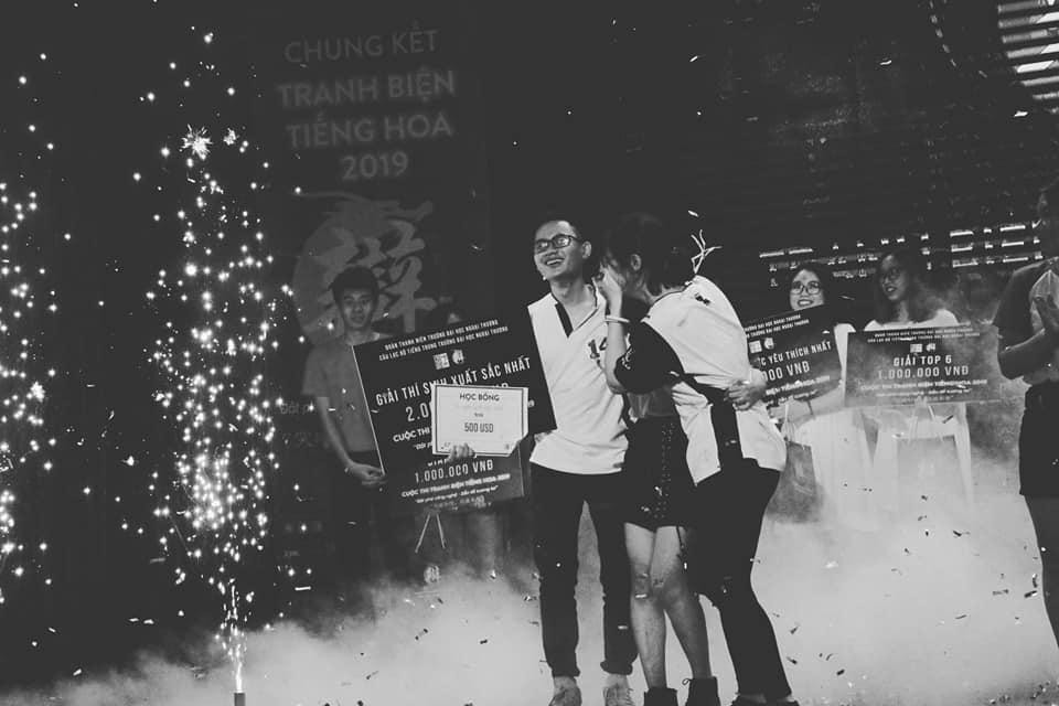 Quán Quân tranh biện Tiếng Hoa