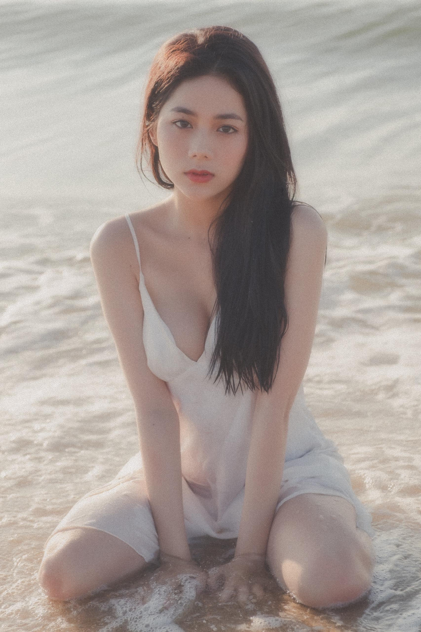 Vóc dáng chuẩn cùng đường cong quyến rũ của Thúy Hằng là niềm mơ ước của biết bao cô gái.