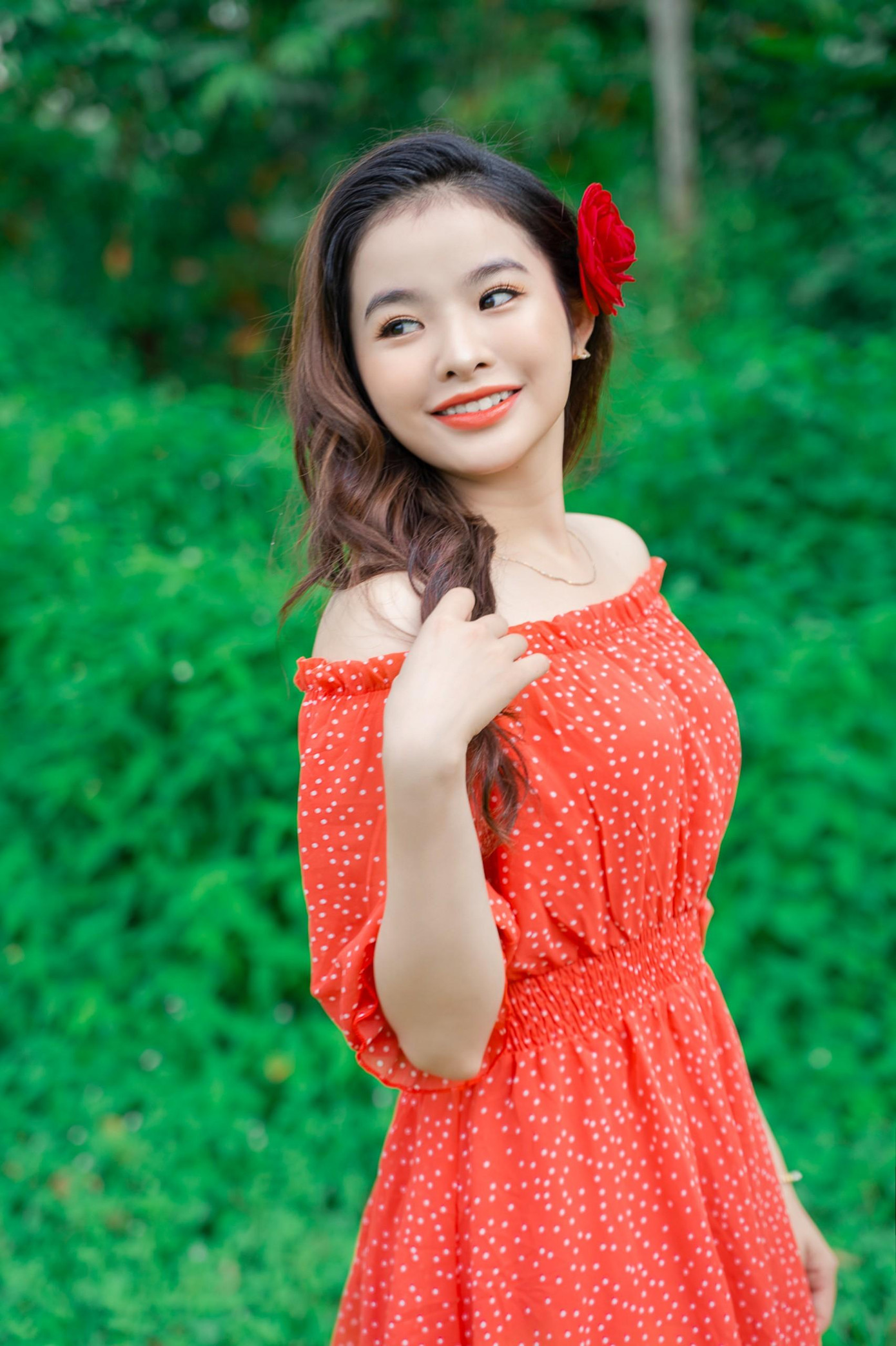 Đặt mình vào giữa lòng thiên nhiên, chúng ta ngang hàng với mọi sinh vật sống. Đặt mình vào giữa lòng thiên nhiên, chúng ta ngang hàng với mọi sinh vật sống.