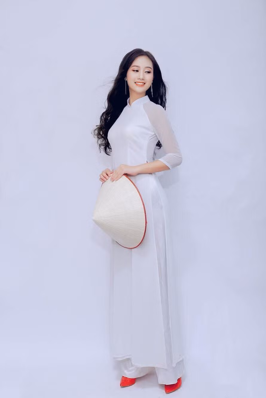 Thiếu nữ đến từ Yên Bái đẹp tựa bông hoa Ban trắng của núi rừng Tây Bắc.