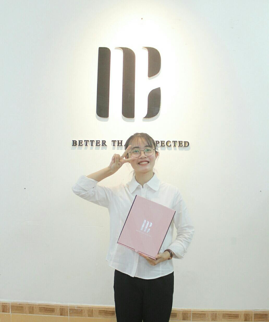 " Trước lúc mẹ mất, mẹ đã viết nhật ký dặn mình chỉ được khóc 3 ngày, khóc ít thôi bởi mẹ muốn con lúc nào cũng tươi vui".