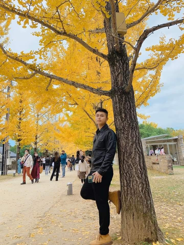 Xuân Long yêu thích âm nhạc từ rất sớm. Xuân Long yêu thích âm nhạc từ rất sớm.