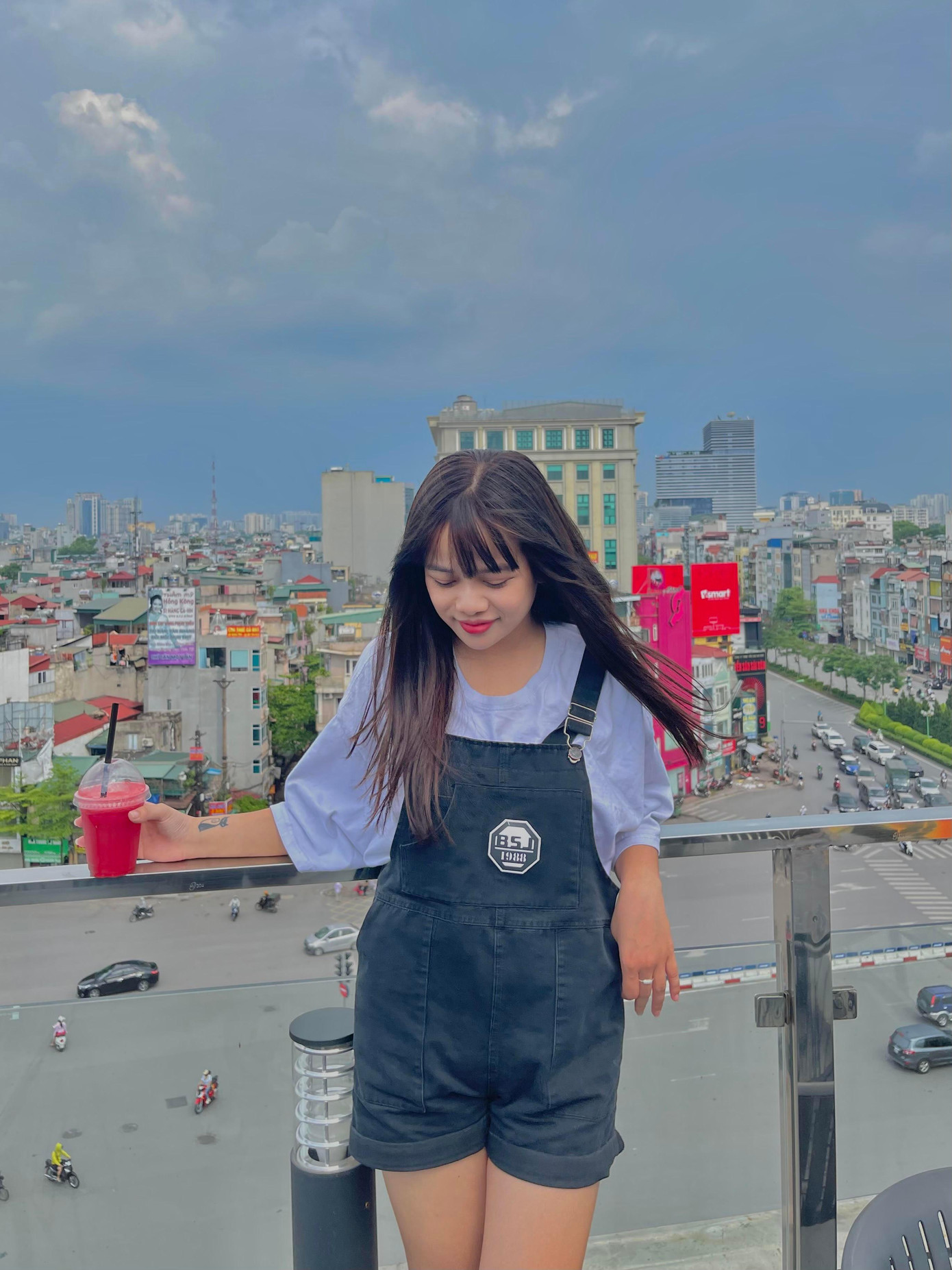 Mến sở hữu con số đáng nể 2M người follow trên kênh TikTok. Mến sở hữu con số đáng nể 2M người follow trên kênh TikTok.