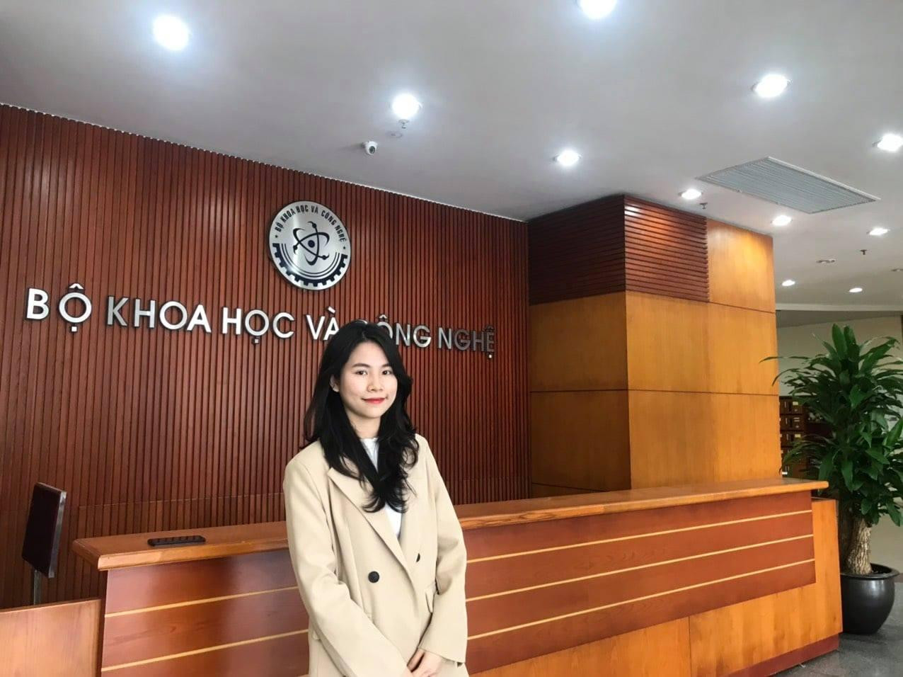 Phương Loan hiện đang là thực tập sinh Truyền thông tại Đề án 844 Bộ Khoa học và Công nghệ. Phương Loan hiện đang là thực tập sinh Truyền thông tại Đề án 844 Bộ Khoa học và Công nghệ.