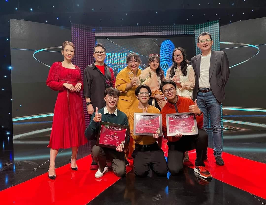 Top 6 và giám khảo cuộc thi "Thanh âm Diệu kỳ". Top 6 và giám khảo cuộc thi "Thanh âm Diệu kỳ".