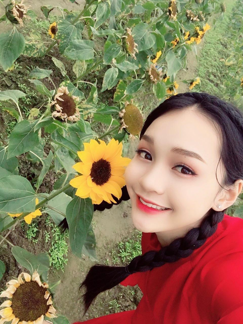 Thời điểm ôn thi song song 2 trường tuy vất vả nhưng Ngọc hạnh phúc.