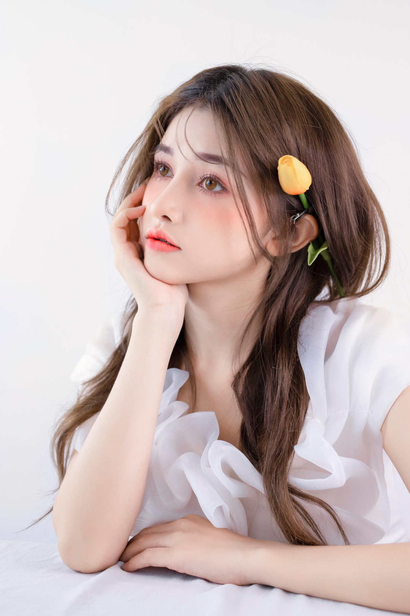 Như Quỳnh đang chuẩn bị hồ sơ xét tuyển vào trường Đại học Sân khấu Điện ảnh TP. HCM. Như Quỳnh đang chuẩn bị hồ sơ xét tuyển vào trường Đại học Sân khấu Điện ảnh TP. HCM.