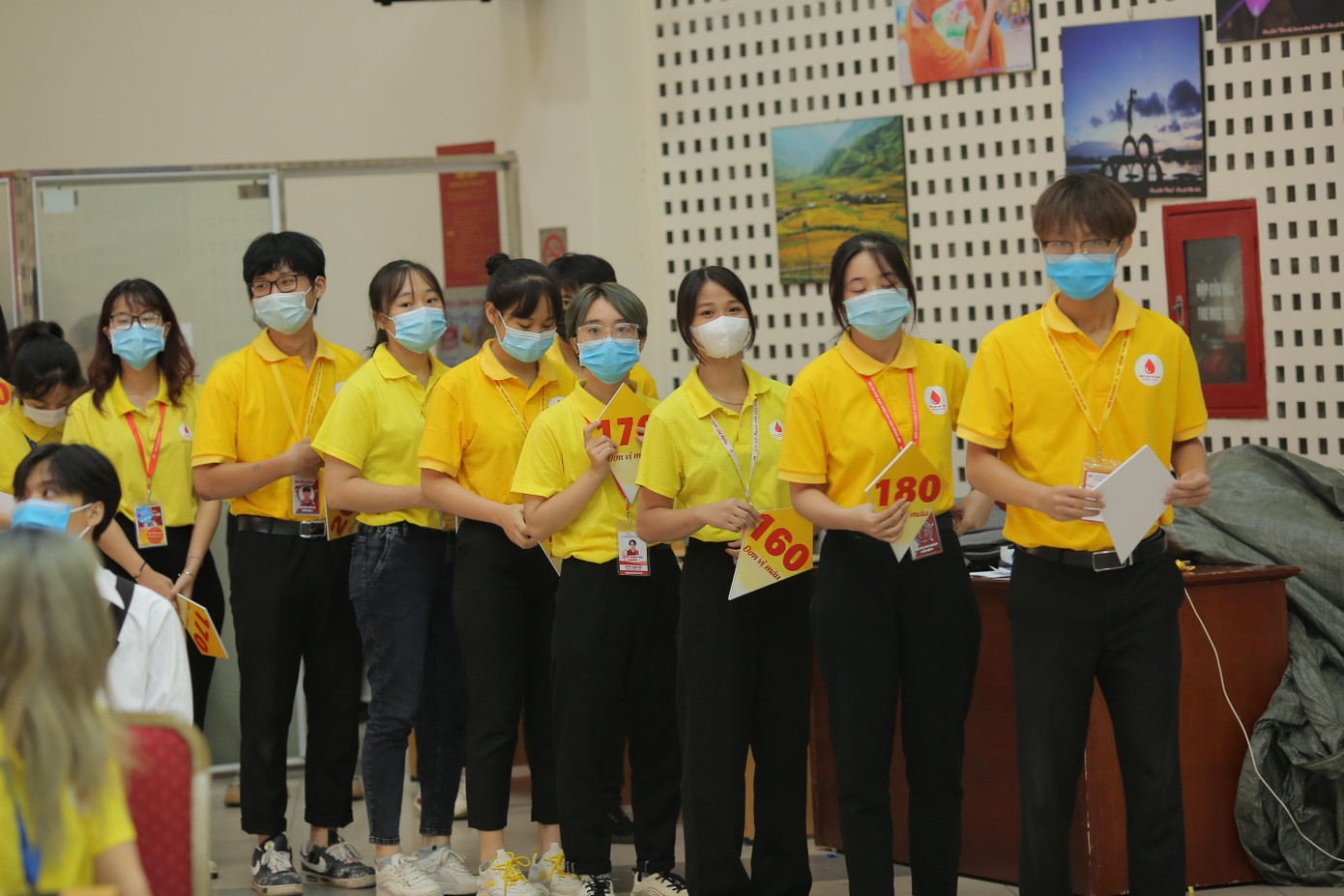 Buổi lễ kết thúc với phần lời hứa quyết tâm và nhận chỉ tiêu đến từ 13 biệt đội.