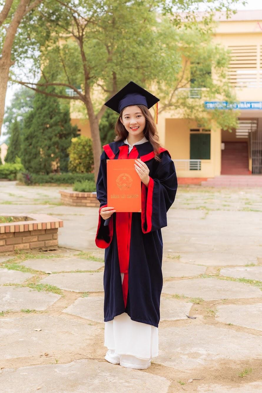 Nguyễn Thu Hương - thủ khoa khối C tỉnh Phú Thọ sở hữu ngoại hình xinh xắn và tính cách thân thiện, hòa đồng. Nguyễn Thu Hương - thủ khoa khối C tỉnh Phú Thọ sở hữu ngoại hình xinh xắn và tính cách thân thiện, hòa đồng.