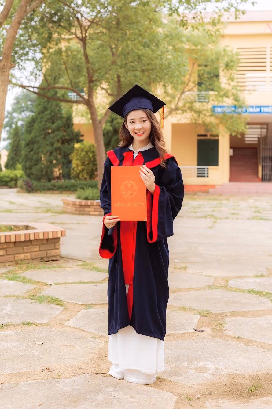 Nguyễn Thu Hương - thủ khoa khối C tỉnh Phú Thọ sở hữu ngoại hình xinh xắn và tính cách thân thiện, hòa đồng.