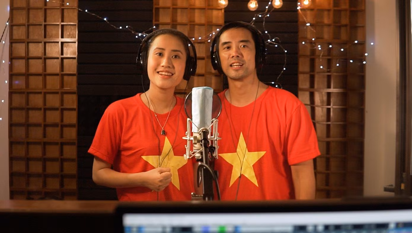 Thể hiện ca khúc trong MV “Niềm tin Việt Nam” không phải là những ca sĩ nổi tiếng hay bất kỳ ai khác mà chính là các thầy cô giáo giảng dạy bộ môn Âm nhạc.