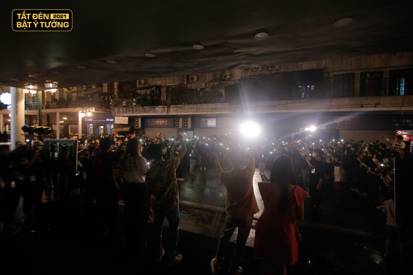 Khoảnh khắc Tắt đèn tối ngày 27/3. Khoảnh khắc Tắt đèn tối ngày 27/3.