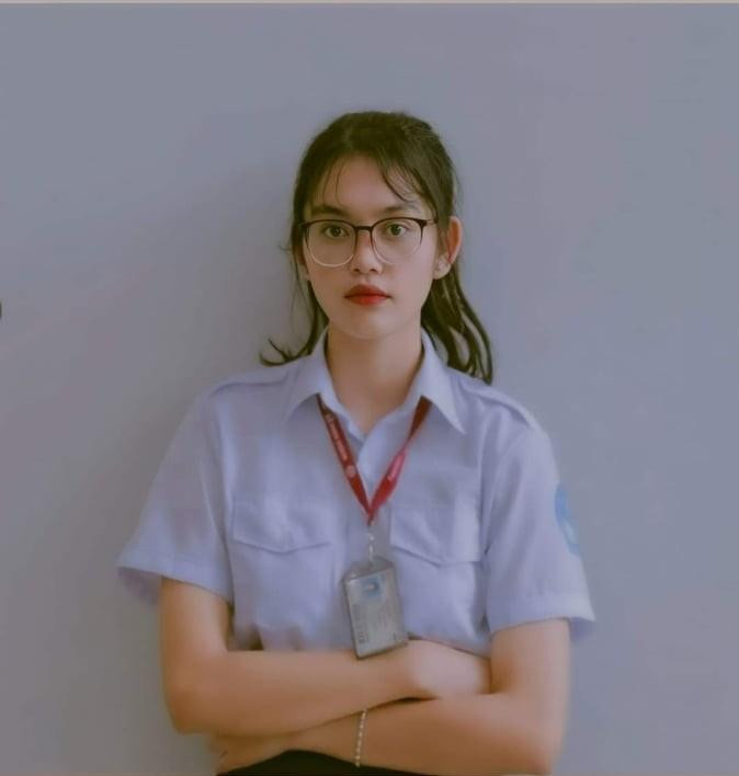 Huyền Trân đang theo học ngành Quản lý công nghiệp thuộc khoa Kinh tế trường Đại học Sư phạm kỹ thuật TP. HCM. Huyền Trân đang theo học ngành Quản lý công nghiệp thuộc khoa Kinh tế trường Đại học Sư phạm kỹ thuật TP. HCM.