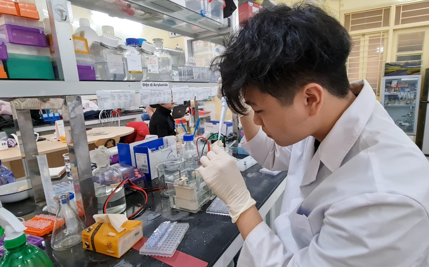 " Mình yêu thích nghiên cứu và mong muốn có thể đóng góp điều gì đó có ích cho xã hội” " Mình yêu thích nghiên cứu và mong muốn có thể đóng góp điều gì đó có ích cho xã hội”