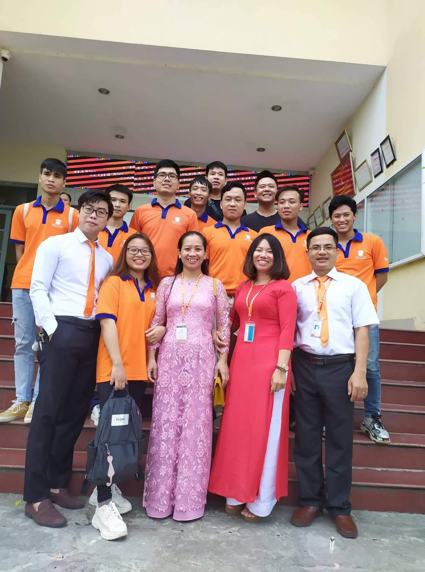 Thu Phương luôn nhận được sự yêu mến, quan tâm và giúp đỡ từ thầy cô, bạn bè. Thu Phương luôn nhận được sự yêu mến, quan tâm và giúp đỡ từ thầy cô, bạn bè.