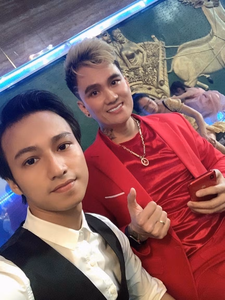 Thái Thành Công và ca sĩ Lâm Chấn Huy. Thái Thành Công và ca sĩ Lâm Chấn Huy.