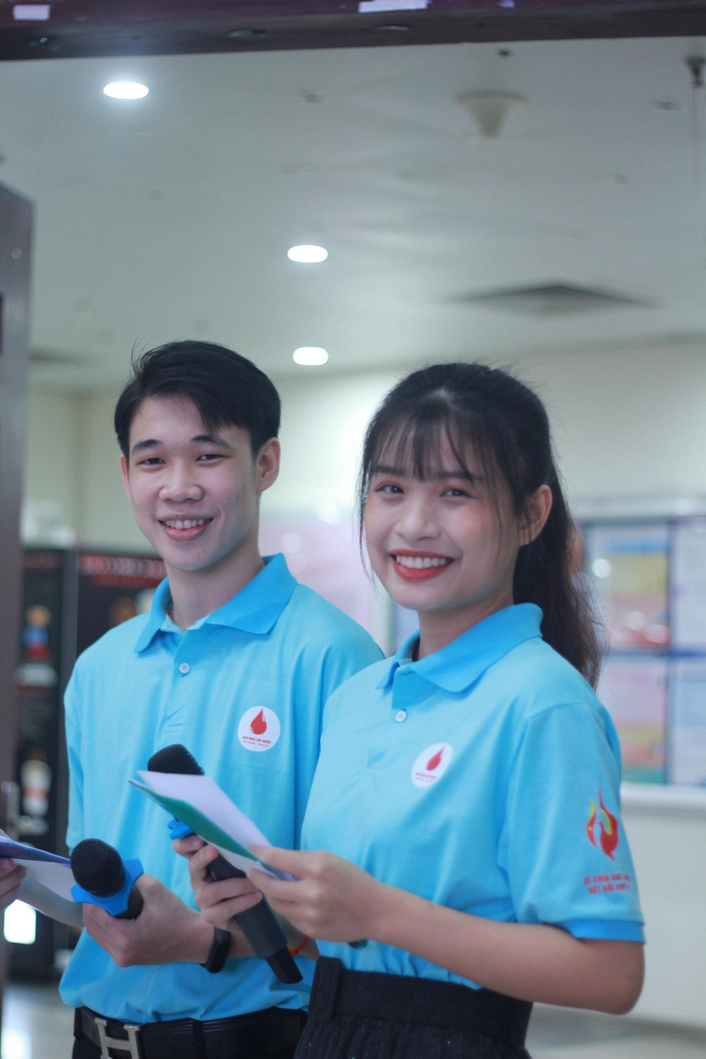 Nam Trần – Phương Trinh tại chương trình hiến máu Tuổi Trẻ Tháng 10.