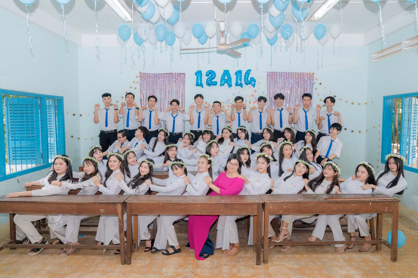 Cựu học sinh lớp 12A14, trường THPT Phan Chu Trinh. Cựu học sinh lớp 12A14, trường THPT Phan Chu Trinh.