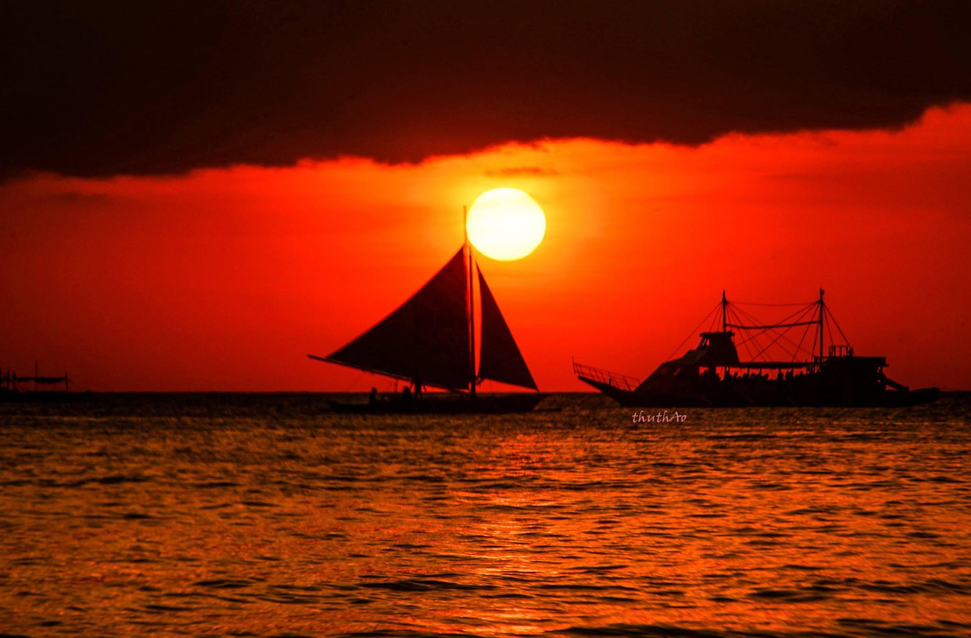 Hoàng hôn rực rỡ Boracay, Philippines.