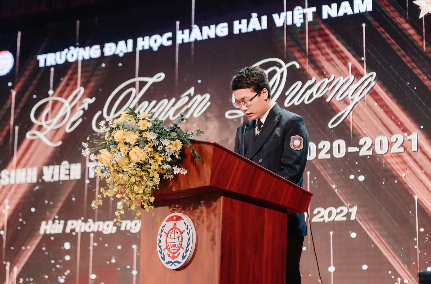 Đức Phát phát biểu tại Lễ tuyên dương Sinh viên tiêu biểu của trường ĐH Hàng hải Việt Nam năm học 2020-2021.