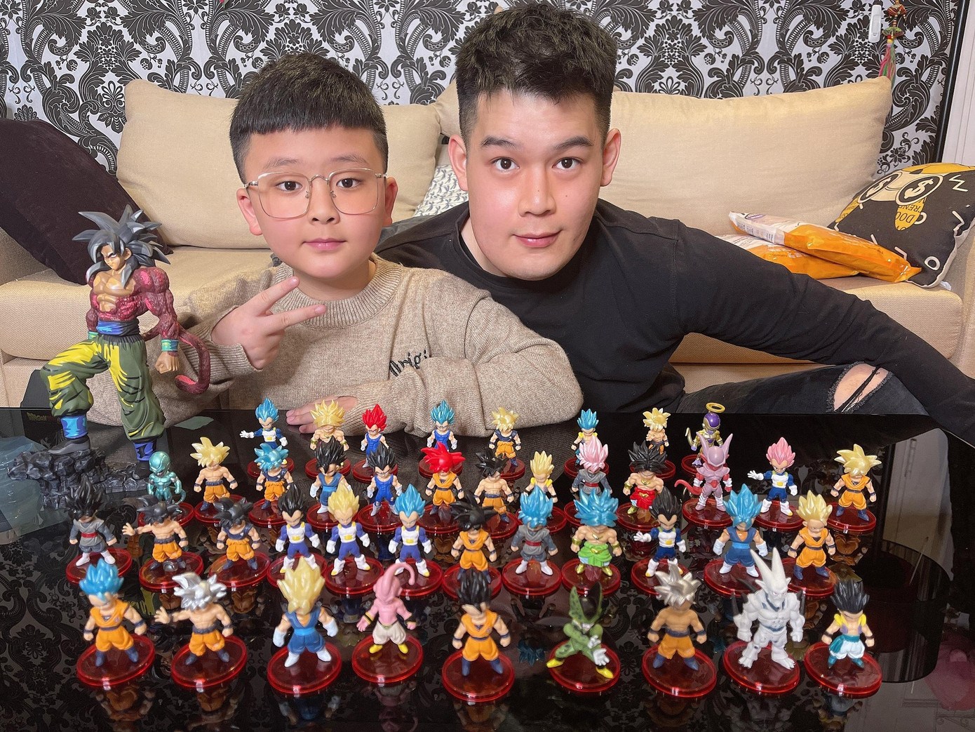 Long Chun và em trai Long Bé Long Chun và em trai Long Bé