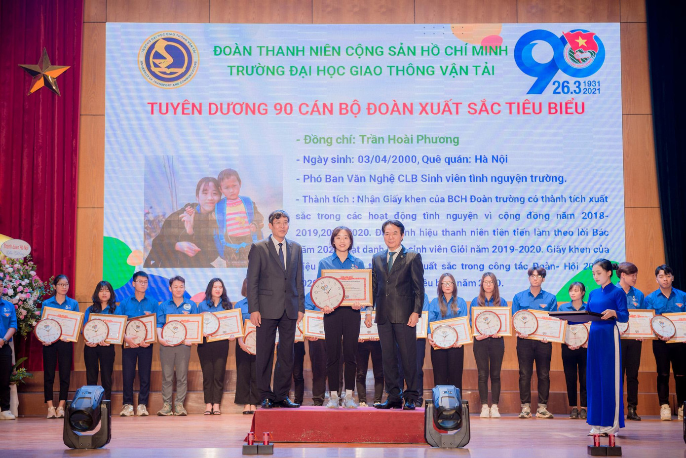 Vinh dự được tuyên dương là Cán bộ Đoàn xuất sắc tiêu biểu.