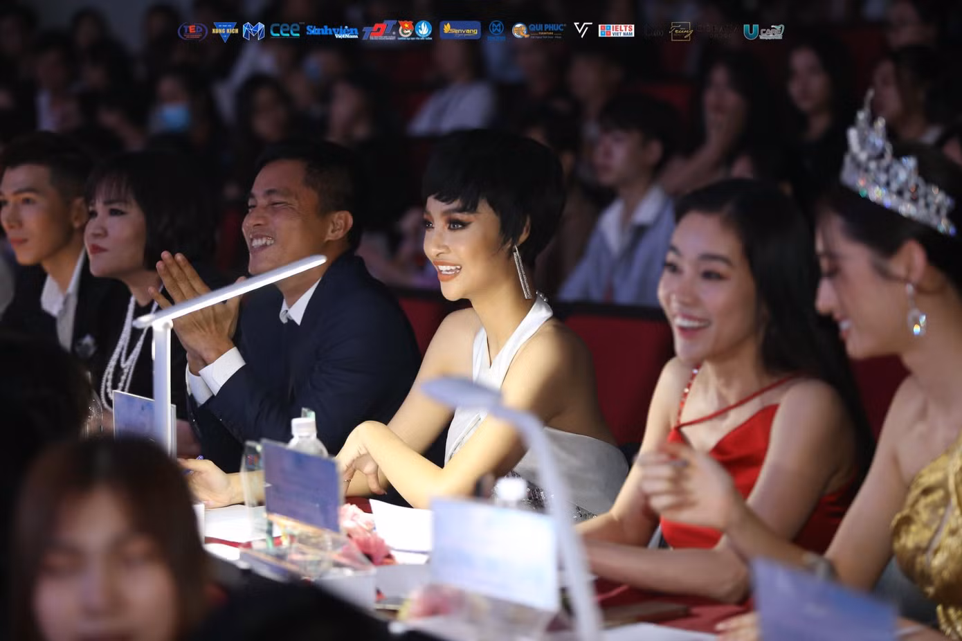 Câu trả lời từ các bạn thí sinh đem tới sự thích thú và ấn tượng với Hội đồng Ban Giám Khảo