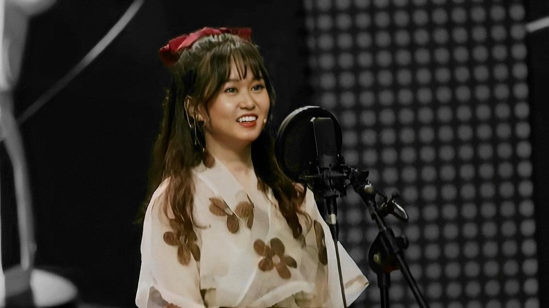 Phương Quỳnh trong cuộc thi "Thanh âm Diệu kỳ". Phương Quỳnh trong cuộc thi "Thanh âm Diệu kỳ".