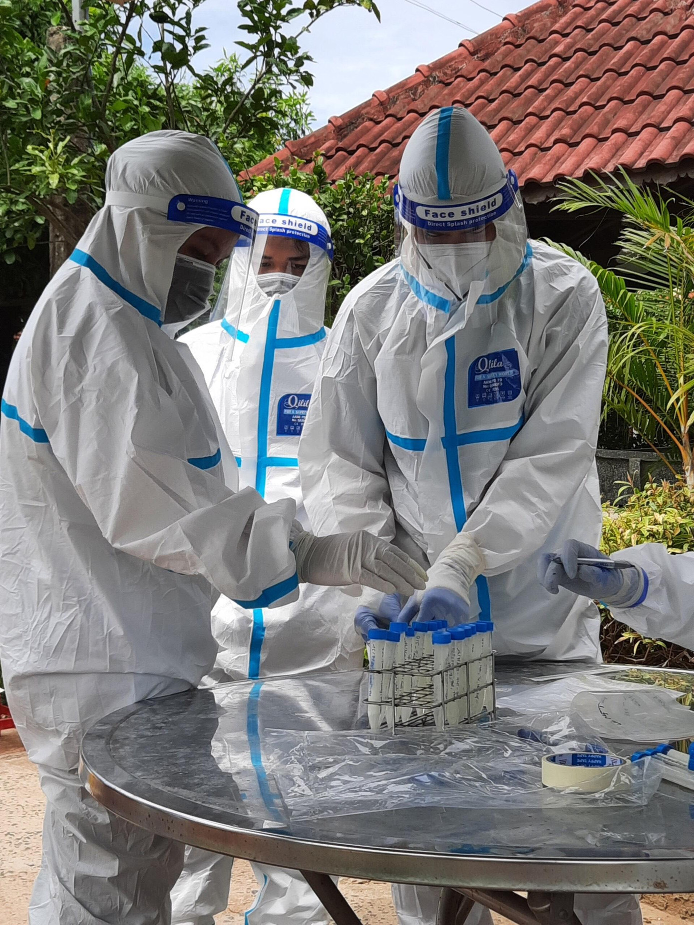 Những kỷ niệm mà Nhật Thiên có được với những bạn bè, cô chú đồng nghiệp luôn là những điều mà anh trân quý Những kỷ niệm mà Nhật Thiên có được với những bạn bè, cô chú đồng nghiệp luôn là những điều mà anh trân quý