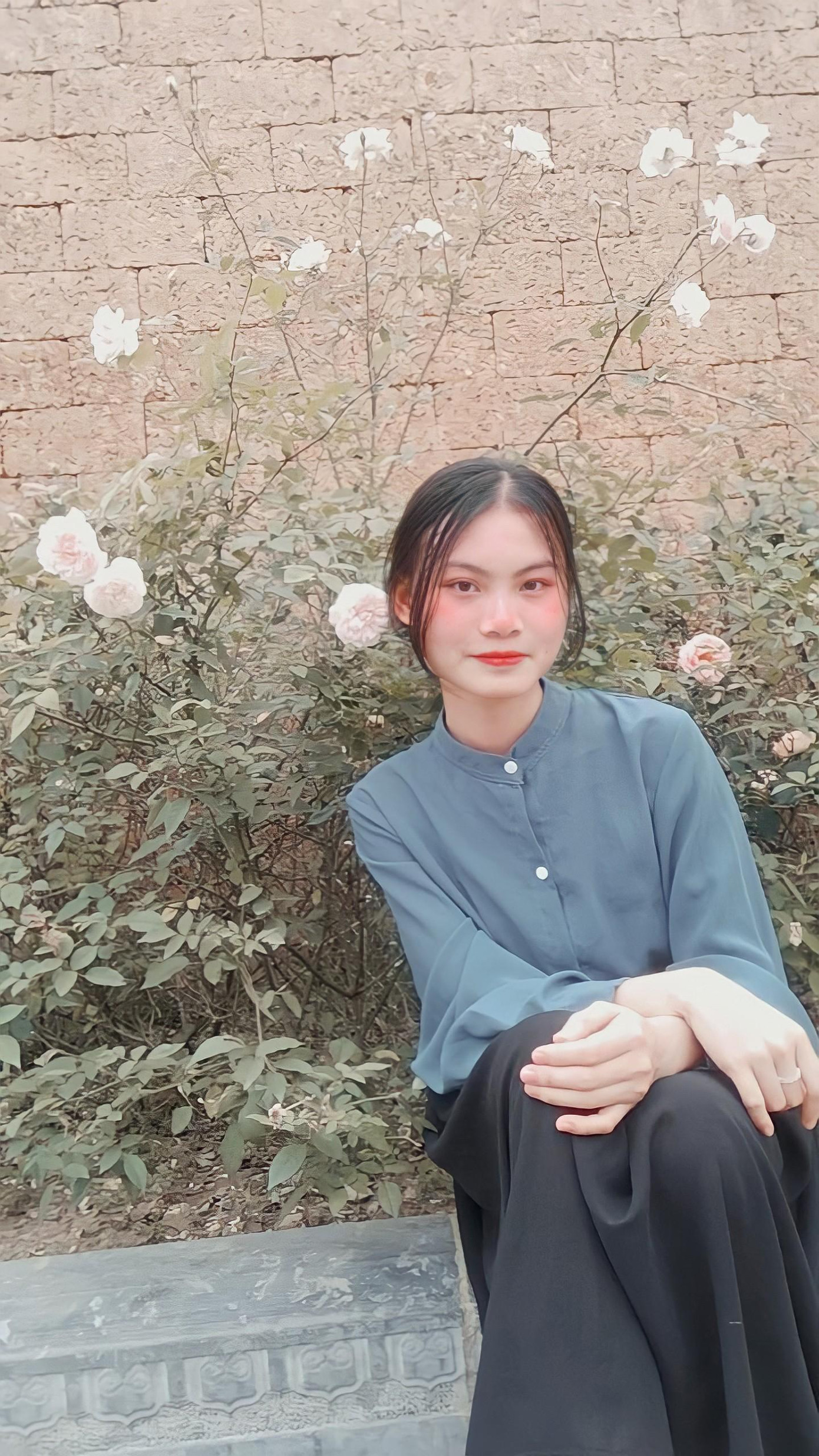 Các bạn đều có nhiều nguyện vọng cho nhiều trường đại học, nhưng đối với Hiền chỉ có một nguyện vọng, đó là ngành Nông học, trường Đại học Vinh. Các bạn đều có nhiều nguyện vọng cho nhiều trường đại học, nhưng đối với Hiền chỉ có một nguyện vọng, đó là ngành Nông học, trường Đại học Vinh.