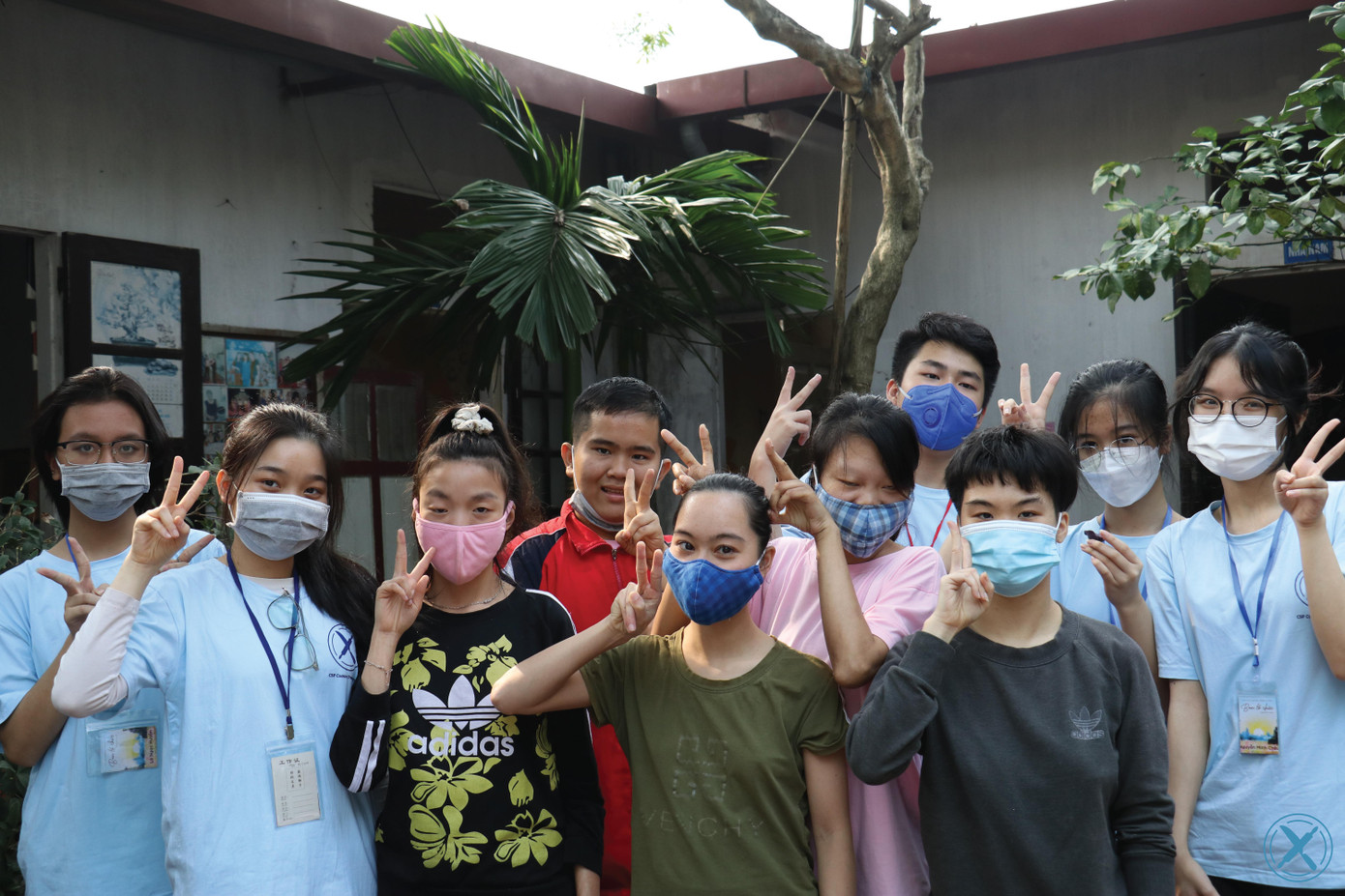 Thành viên CCT và các bạn nhỏ tại Trung tâm