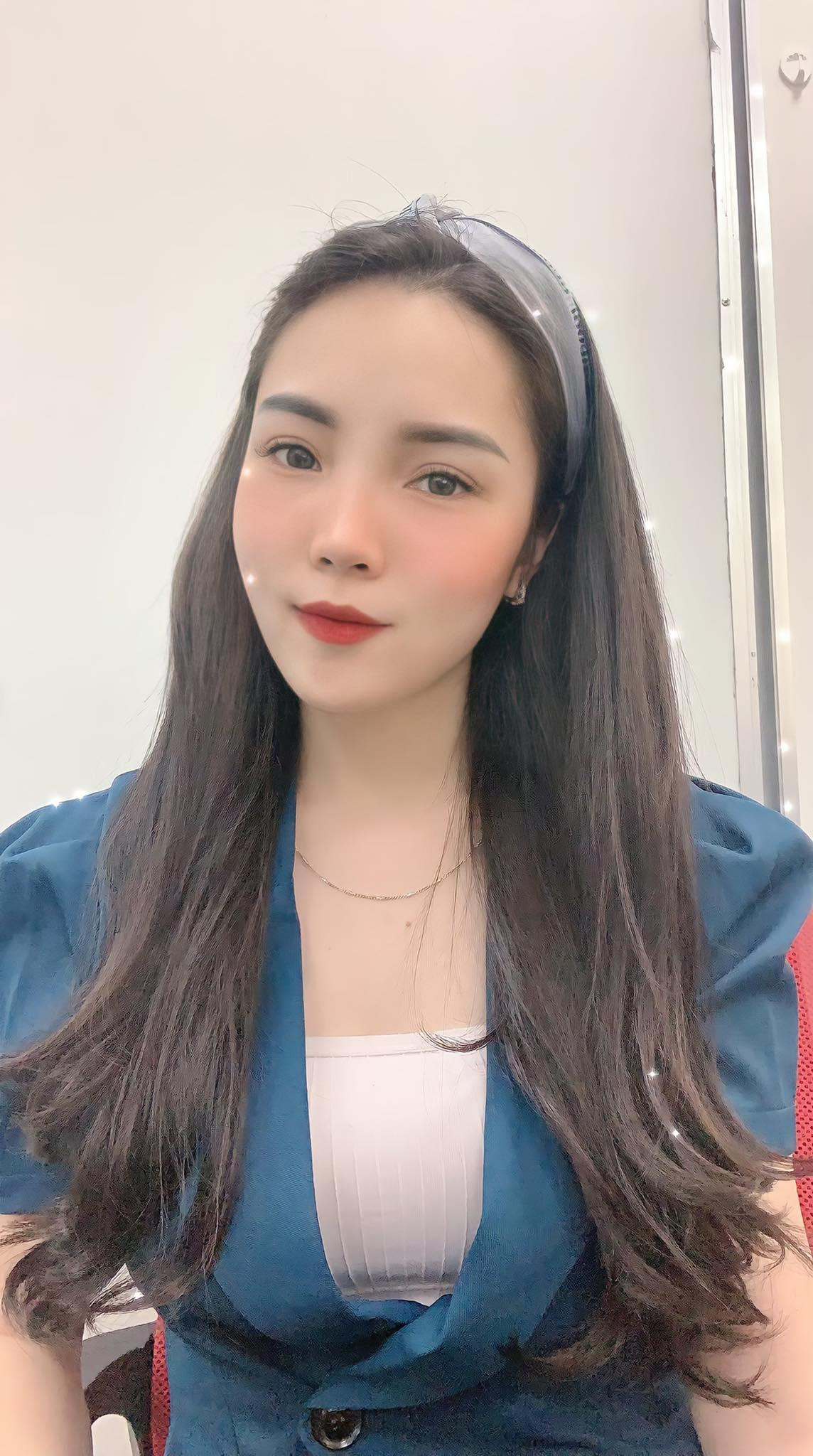 "Một người thầy giỏi giống như ngọn nến - đốt cháy chính mình để soi sáng đường cho những người khác”