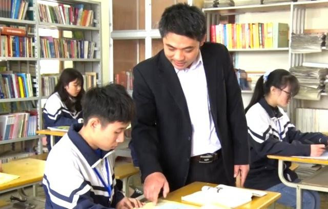 Thầy Nguyễn Văn Tiến và Chung trong các buổi ôn đội tuyển Địa Lý.