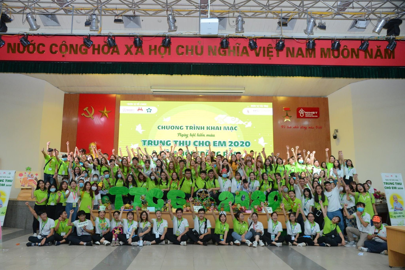 Thảo Linh cùng ban tổ chức chương trình “Trung thu cho em 2021” tại Viện Huyết học truyền máu Hà Nội. Thảo Linh cùng ban tổ chức chương trình “Trung thu cho em 2021” tại Viện Huyết học truyền máu Hà Nội.