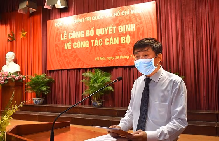 PGS.TS. Phạm Minh Sơn, tân Giám đốc Học viện Báo chí và Tuyên truyền phát biểu nhận nhiệm vụ