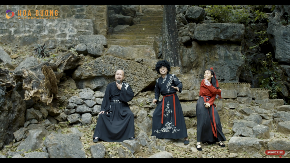 Nghệ sỹ Hoàng Sơn bay từ TP. Hồ Chí Minh ra Hà Nội để tham gia dự án "Vua đầu đất" Nghệ sỹ Hoàng Sơn bay từ TP. Hồ Chí Minh ra Hà Nội để tham gia dự án "Vua đầu đất"