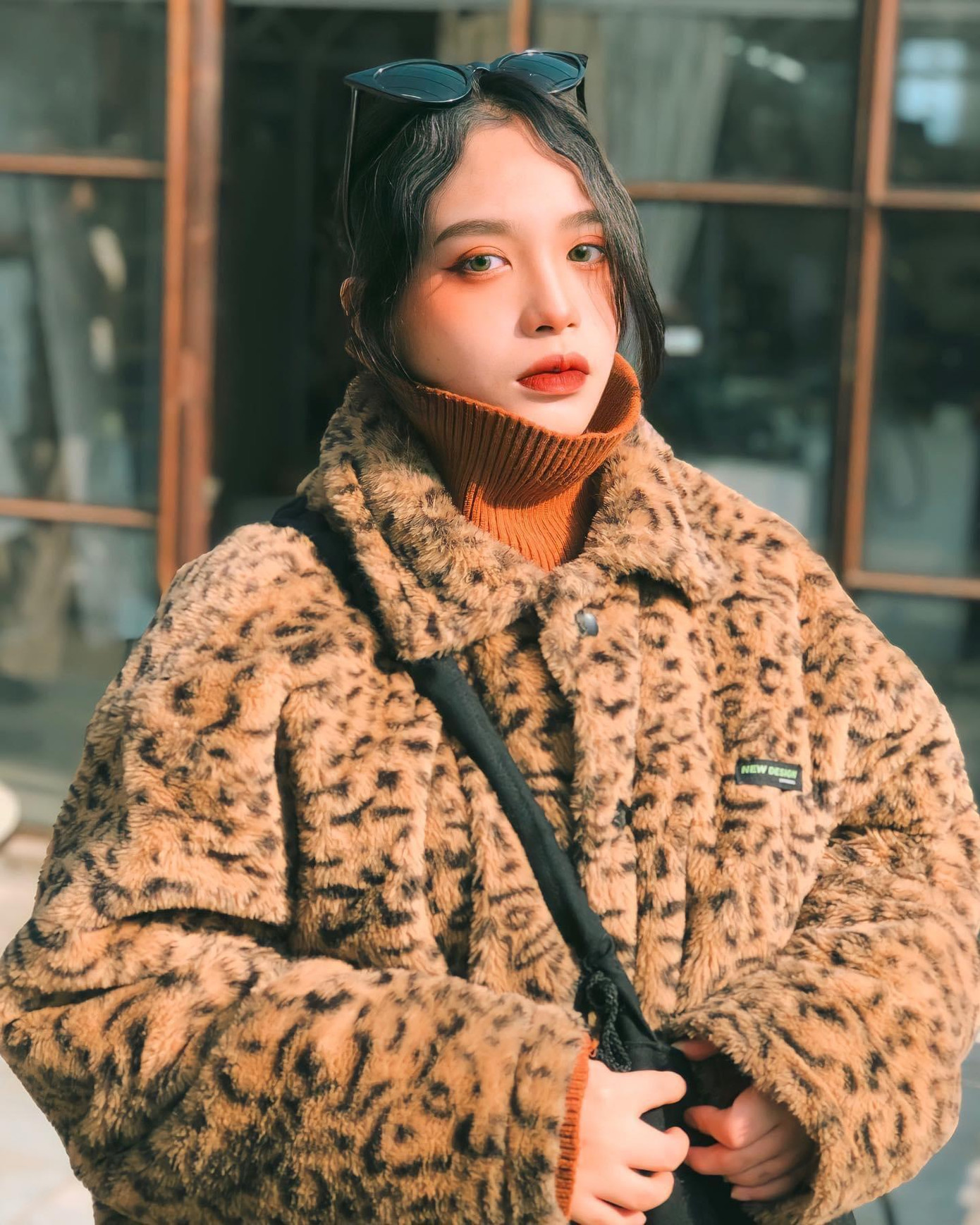 Thủy Anh là sinh viên Khoa Thiết kế mỹ thuật với chuyên ngành Nghệ thuật hóa trang, trường Đại học Sân khấu Điện ảnh Hà Nội