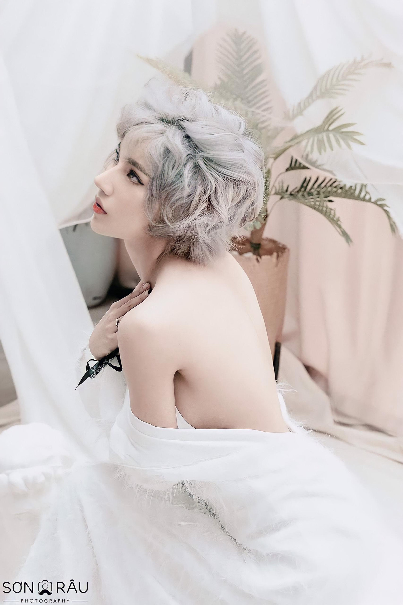 Tạm gác hình ảnh cô gái nhỏ sang một bên, Lily Lại mạnh mẽ và sẵn sàng ‘cháy’ hết mình với nghề thiết kế nội thất Tạm gác hình ảnh cô gái nhỏ sang một bên, Lily Lại mạnh mẽ và sẵn sàng ‘cháy’ hết mình với nghề thiết kế nội thất