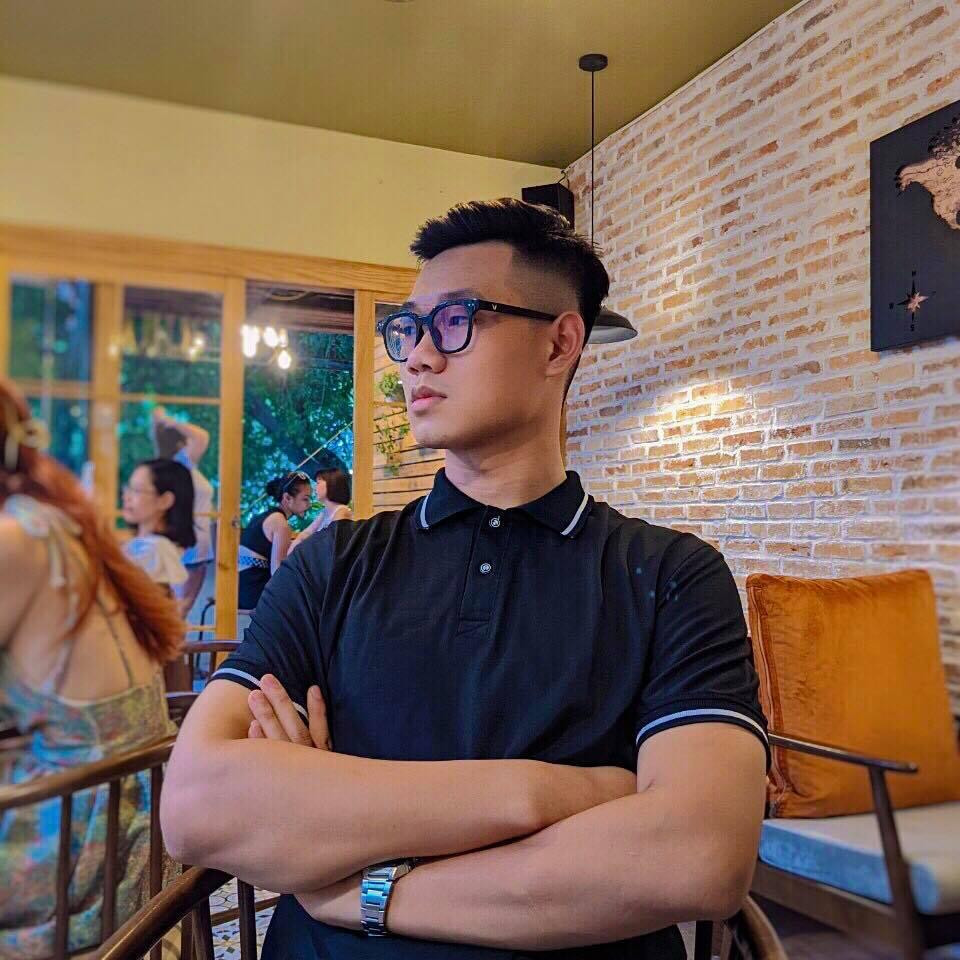 Phạm Việt Hoàng từng có định kiến về công việc môi giới. Phạm Việt Hoàng từng có định kiến về công việc môi giới.