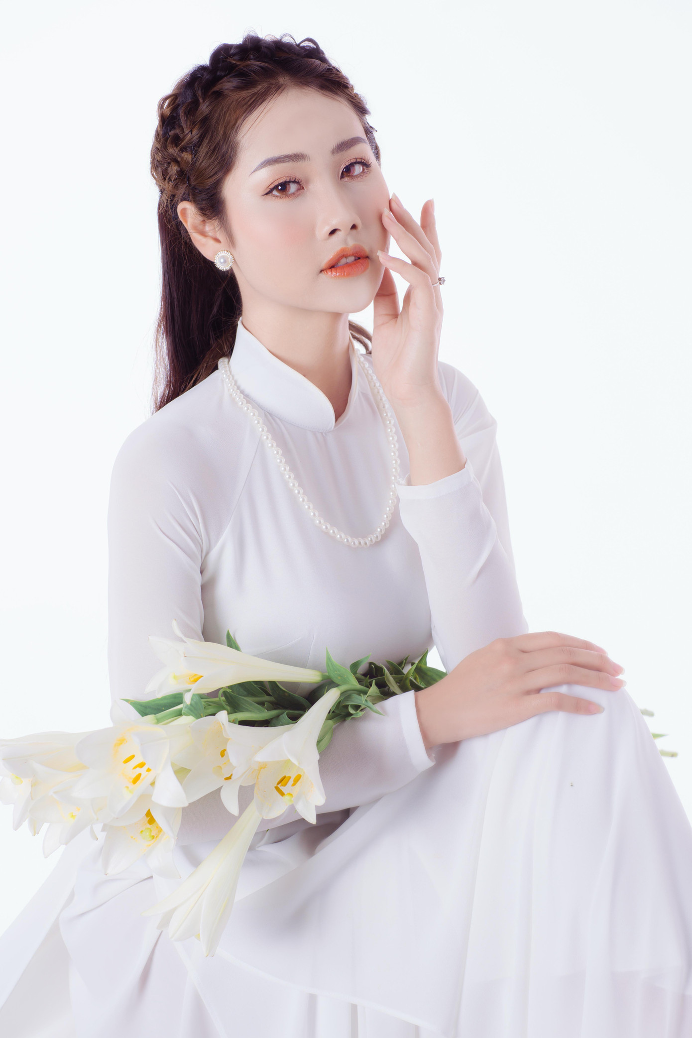 9X đã hoàn thành chương trình học tại Đại học Sư phạm Hà Nội và đang làm marketing cho một công ty tại Hà Nội 9X đã hoàn thành chương trình học tại Đại học Sư phạm Hà Nội và đang làm marketing cho một công ty tại Hà Nội